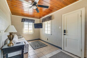 Interior - Lake View, Pool Access! Pet-friendly Hernando Stay (Hernando)