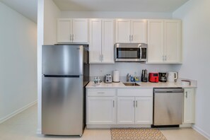 Apartment (1 Bedroom) | Interior - Modern Groveland Suite Near Lakes & Trails! (Groveland)