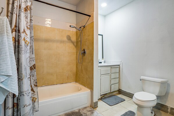 Interior - On Orchard! Peaceful Countryside Retreat in Galt (Galt)