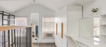 Easy Access to Nyc! Sleek Suburban Apartment