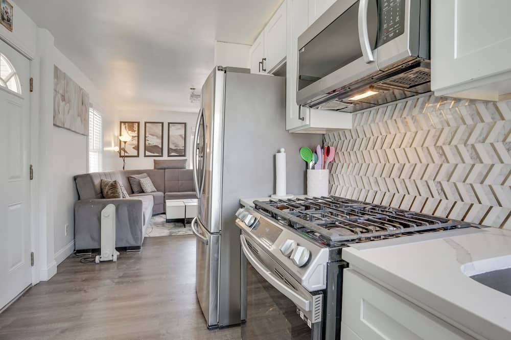 Easy Access to Nyc! Sleek Suburban Apartment - Bronx, NY