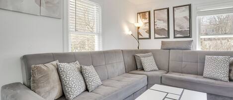 Apartment (2 Bedrooms) | Front of property