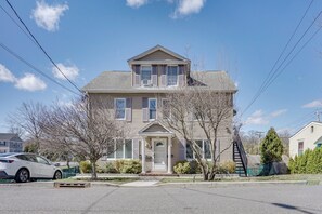 Interior - Easy Access to Nyc! Sleek Suburban Apartment (Mamaroneck)