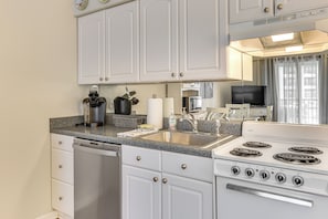 Interior - Poolside Bliss, Beach Strolls! Hilton Head Retreat (Hilton Head Island)