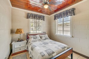 Interior - Kayak, Fish & Swim! Hernando Lake Cabin (Hernando)