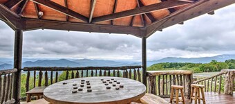 Forest-view Balcony & Trail Access! Burnsville Gem