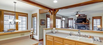 Forest-view Balcony & Trail Access! Burnsville Gem