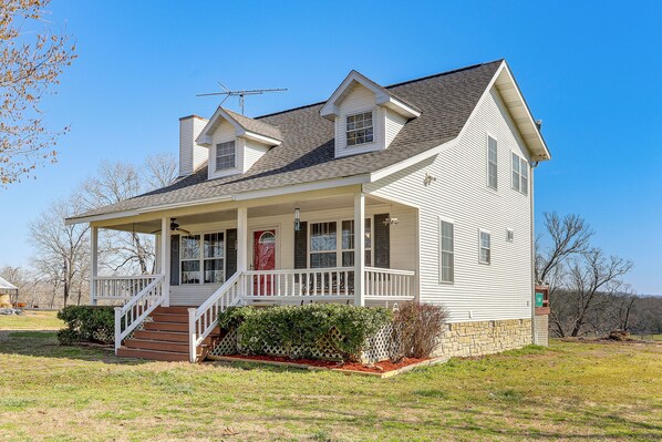 House (2 Bedrooms) | Interior - Unique Family Home on Working Ranch in Henderson! (Henderson)