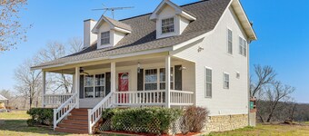 Unique Family Home on Working Ranch in Henderson!