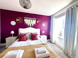 Desk, iron/ironing board, travel cot, WiFi - Castle View Free Parking 3Bed Waterfront (Edinburgh)