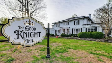 House (5 Bedrooms) | Front of property