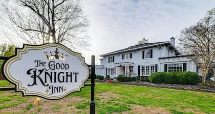 Historic Group Retreat w/ Seasonal Pool in Paducah
