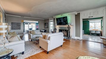 House (5 Bedrooms) | Interior