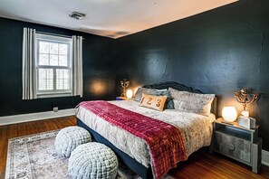 House (5 Bedrooms) | Interior