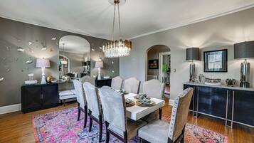 House (5 Bedrooms) | Interior