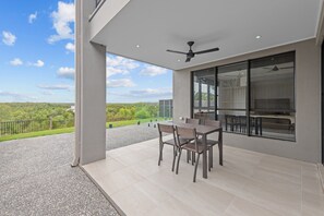 Apartment | Reception - Brand New Riverfront Home, Pool and Sunrise Views (Griffin)