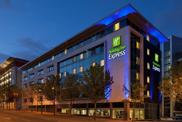 A Holiday Inn Express hotel with a modern design, large windows, and a prominent sign. - Holiday Inn Express Newcastle City Centre (Newcastle-upon-Tyne)