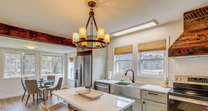 Holston River Hideaway: Cozy Cabin in Damascus!