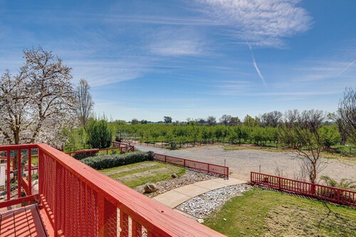 Wine Country Retreat in Galt w/ Vineyard Views