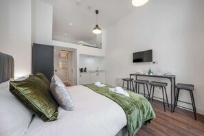 Bügeleisen/Bügelbrett, Reisekinderbett, WLAN, Bettwäsche