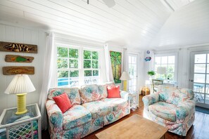 Smart TV - Baystreet Tellin': Harbor Views in the Heart of Hope Town (Hope Town)