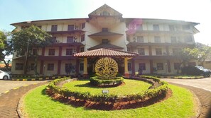 Exterior - Wisma Makara Universitas Indonesia (Jakarta)