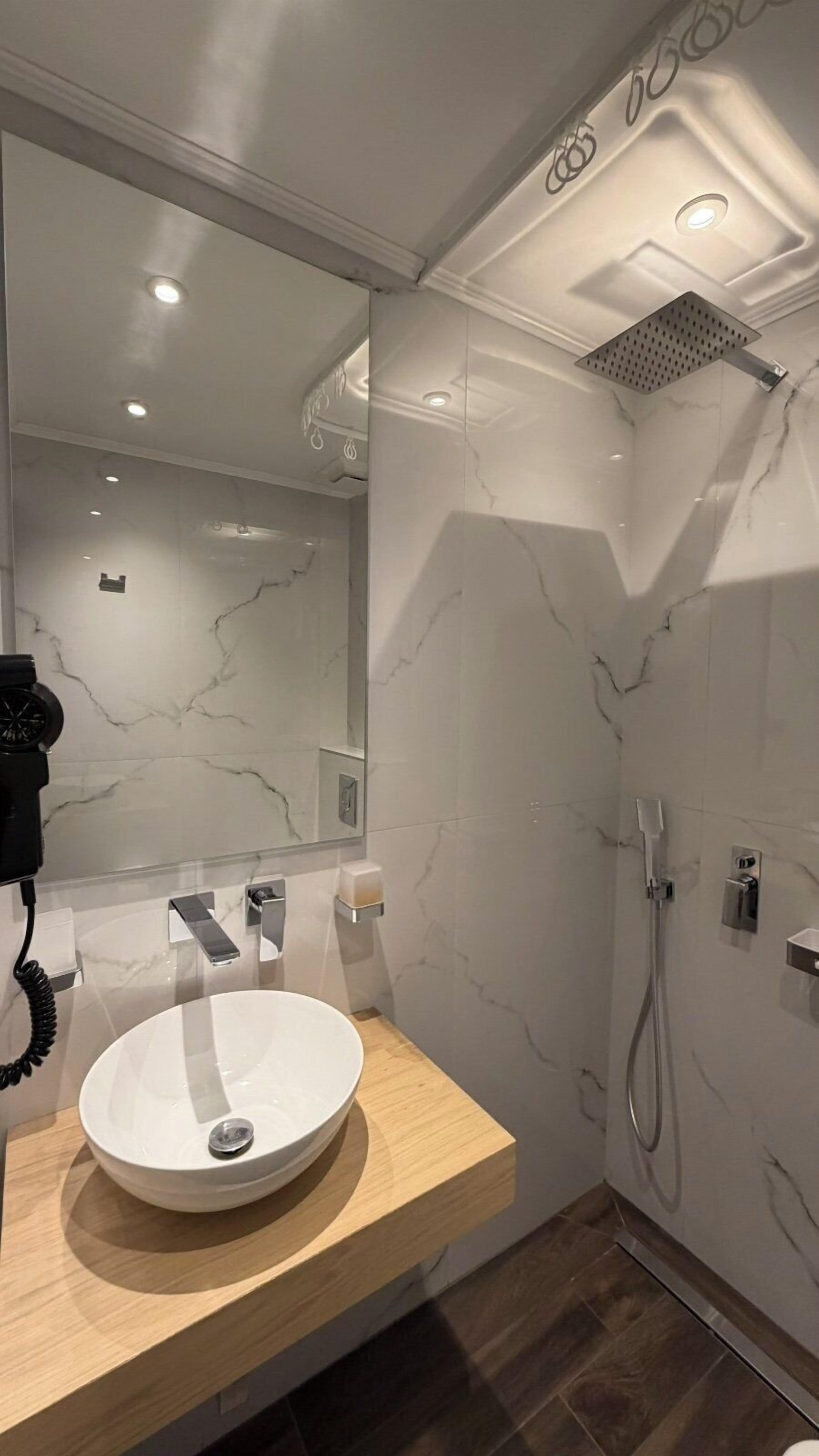 Triple Room | Bathroom