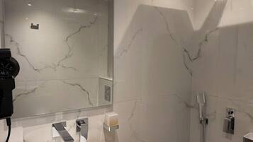 Triple Room | Bathroom