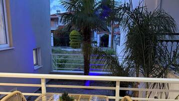 Chambre triple | Terrasse/patio