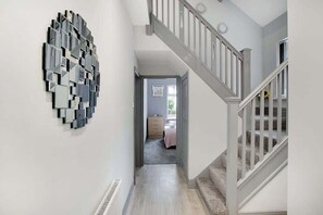 Interior - 3 Bedroom With Backyard, 10 Min to City Centre (Tyne and Wear)