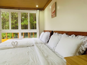 Departamento, 4 habitaciones, balcón, vista al campo de golf | Escritorio, espacio para trabajar con laptop y wifi gratis 