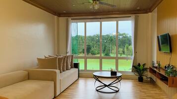 Apartemen, 4 kamar tidur, balkon, pemandangan lapangan golf | Area keluarga