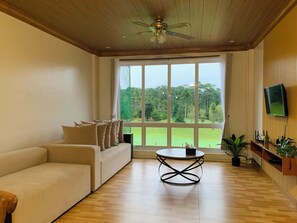 Apartemen, 4 kamar tidur, balkon, pemandangan lapangan golf | Area keluarga