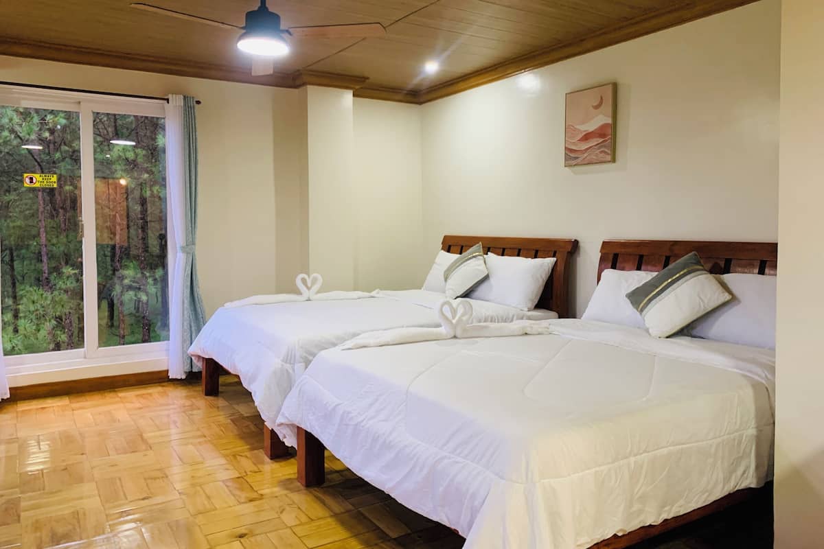 Apartment, 3 Bedrooms, Balcony, Golf View | Meja, ruang kerja komputer riba, Wi-fi percuma 
