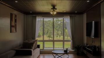 Apartemen, 4 kamar tidur, balkon, pemandangan lapangan golf | Area keluarga