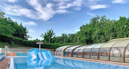 Cottage With Heated Pool in Monclar