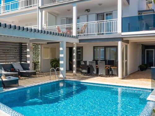 Estate With Sea Views Near Omis