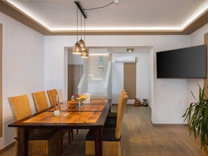 Villa | Dining - Estate With Sea Views Near Omis (Omis)