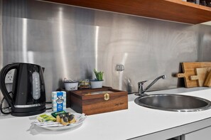 Apartment | Private kitchen - Heritage City Stay in Historic Building (Melbourne)