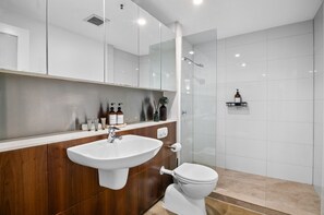 Apartment | Bathroom - Heritage City Stay in Historic Building (Melbourne)