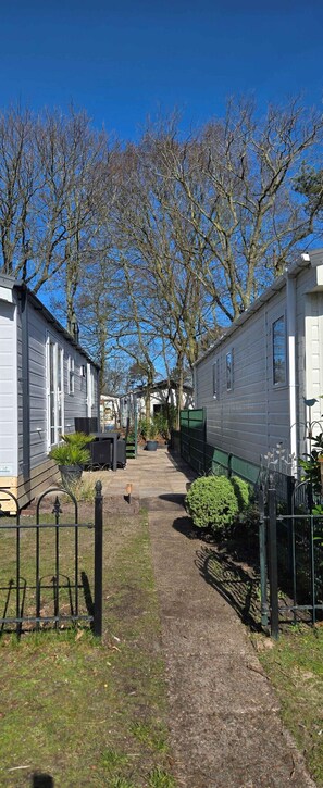 المنطقة المحيطة بالمنشأة