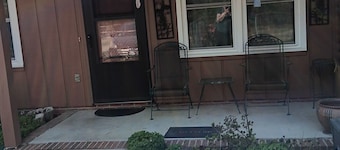 Cozy 1-bedroom house in quaint Fayetteville with AC 5min to capefear hosp