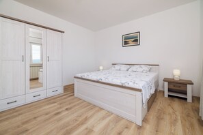 1 chambre, fer et planche à repasser, Wi-Fi gratuit, draps fournis