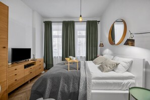 Tabla de planchar con plancha, wifi y ropa de cama 