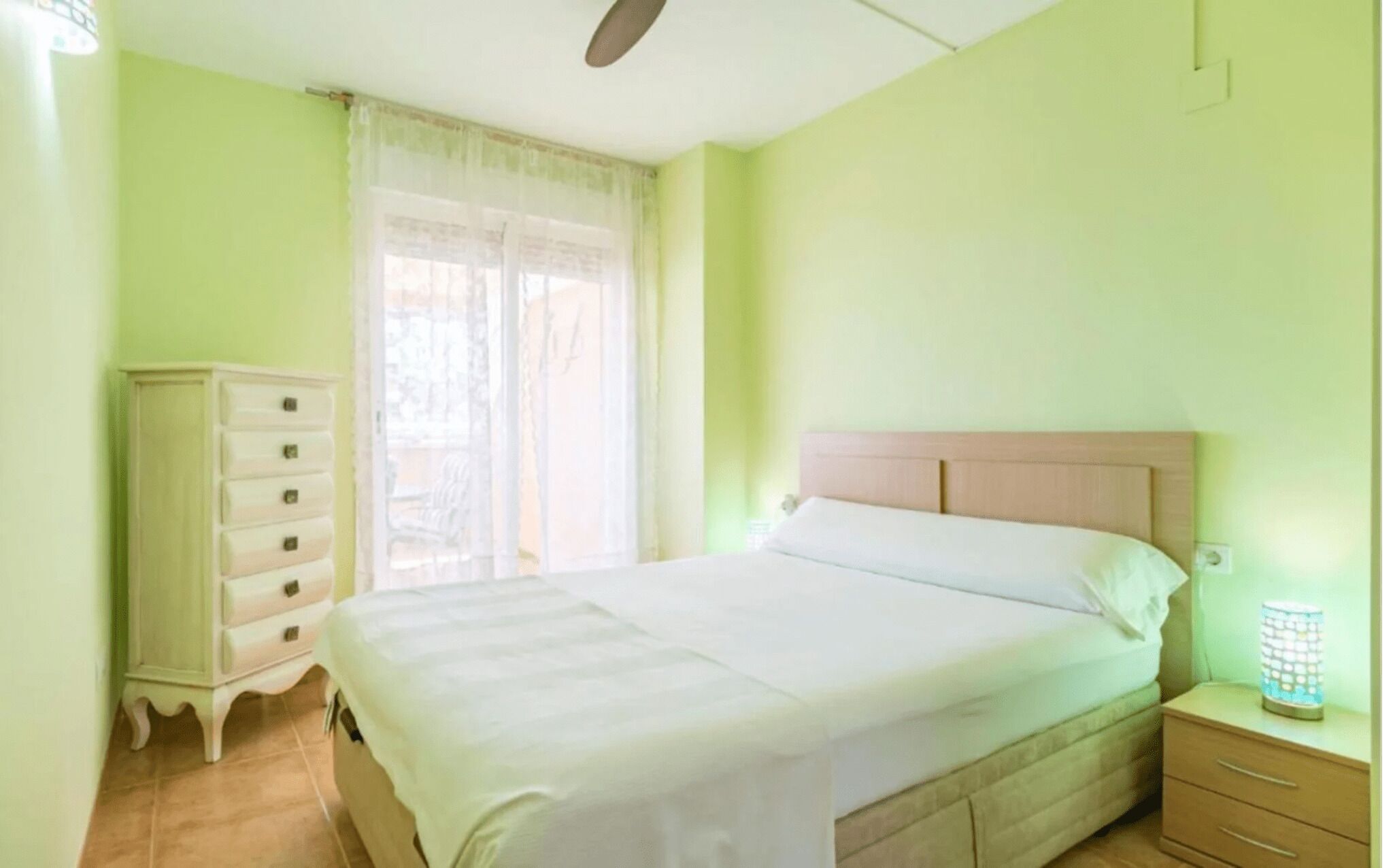 2 habitaciones, escritorio, internet y ropa de cama 