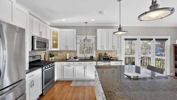 Condo, 4 Bedrooms | Private kitchen