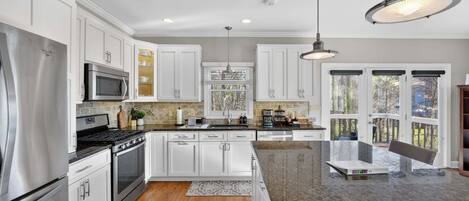 Condo, 4 Bedrooms | Private kitchen