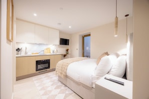 Premium Studio, Non Smoking, Pets allowed - 108 Shirland Road (London)