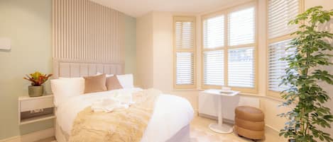 Deluxe Studio, 1 Double Bed with Sofa bed | Desk, laptop workspace, iron/ironing board, free WiFi