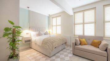 Monolocale Deluxe, 1 letto matrimoniale con divano letto | Una scrivania, postazione laptop, ferro/asse da stiro, Wi-Fi gratuito